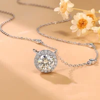 M-JAJA 1ct Halo Moissanite pendentif collier pour femmes S925 en argent Sterling diamant collier ras du cou pendentif de mariage chaîne bijoux 1