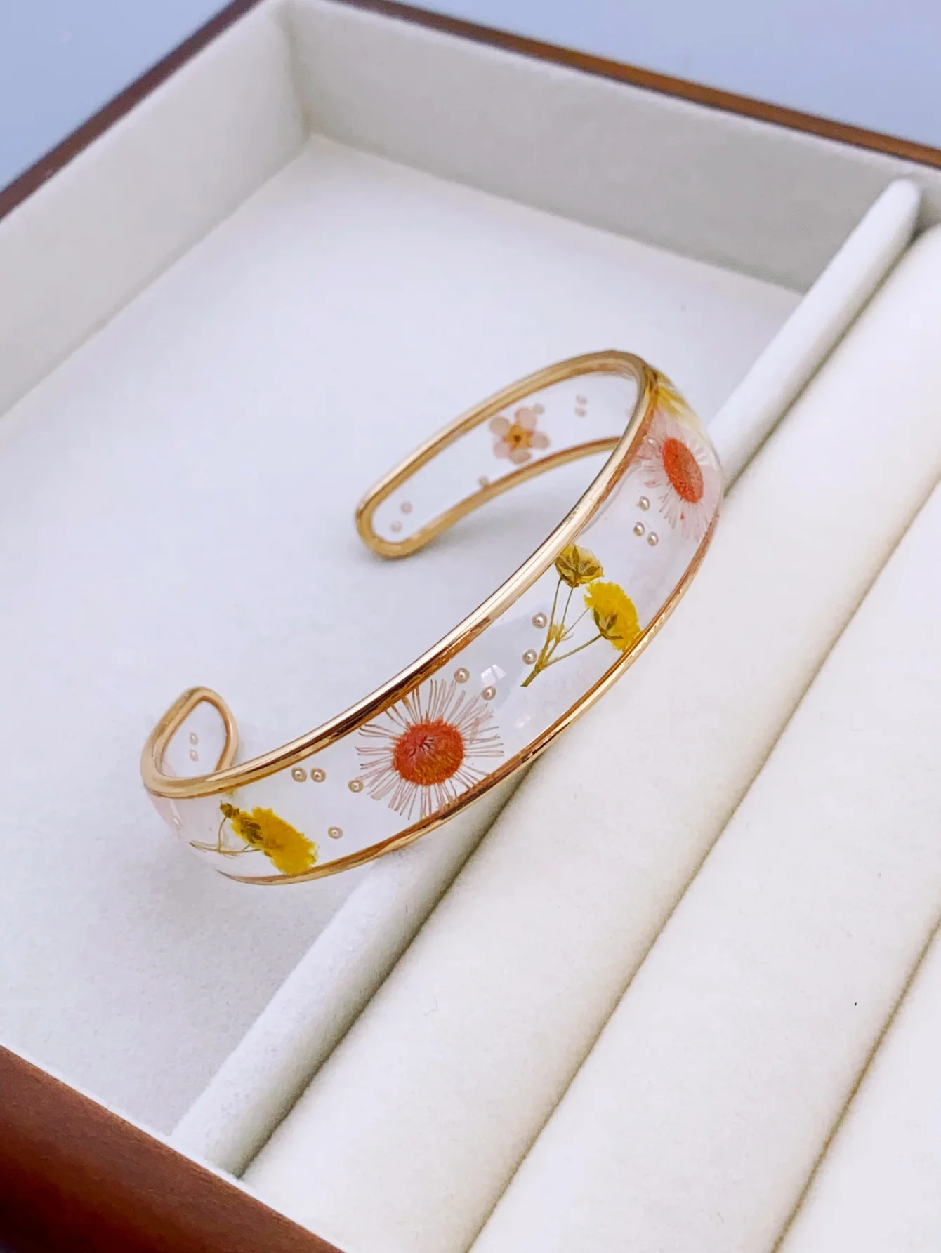 Fashionable Resin Bracelet with Real Flowers for Women, Perfect for Everyday Wear jewelry for women 6