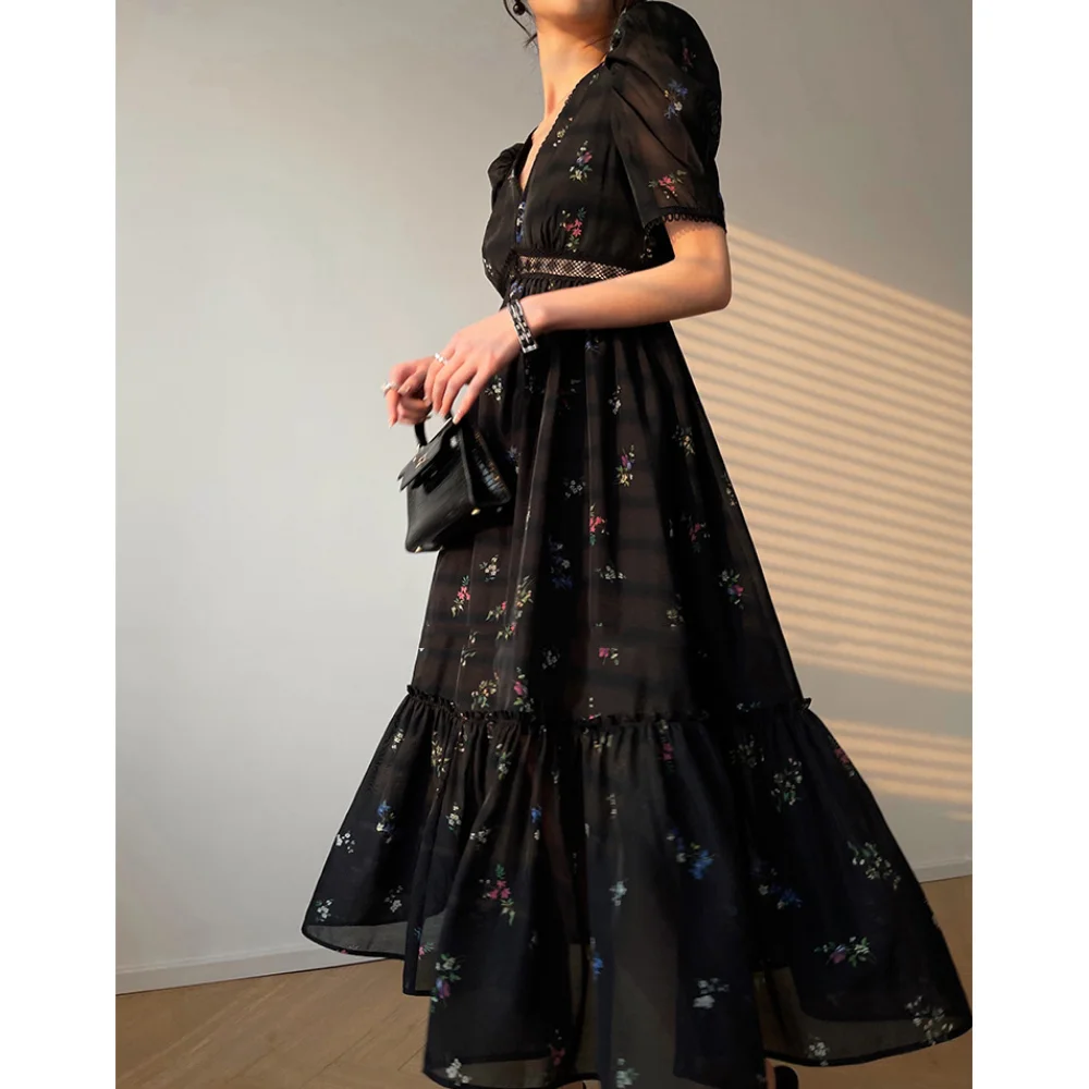 

Женское платье-макси с V-образным вырезом и высокой талией