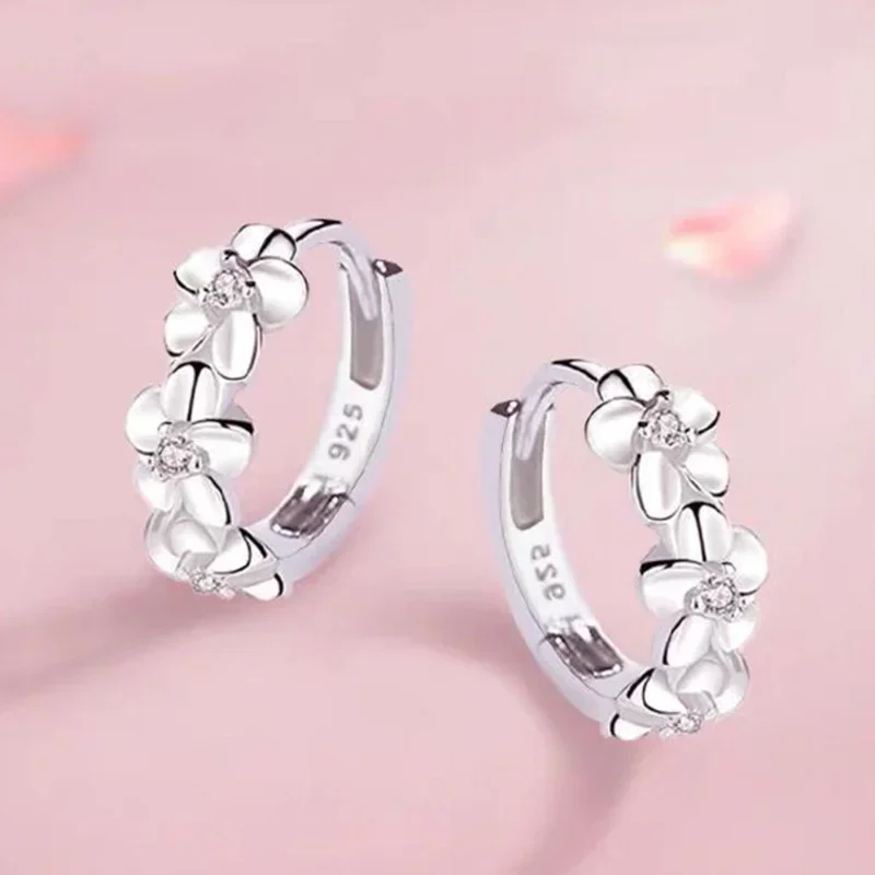 

Женские серьги-гвоздики из серебра 925 пробы, с фианитами