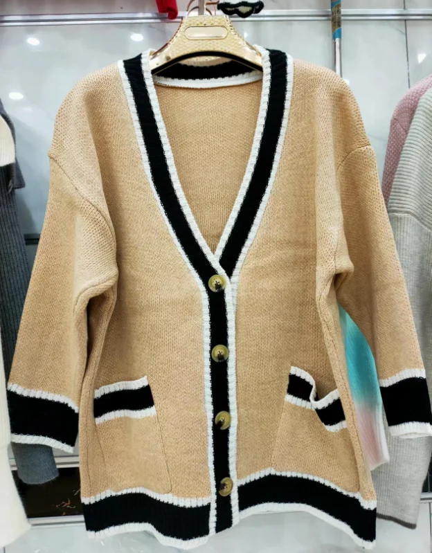 Рисунок 5 - Женский вязаный кардиган в полоску
