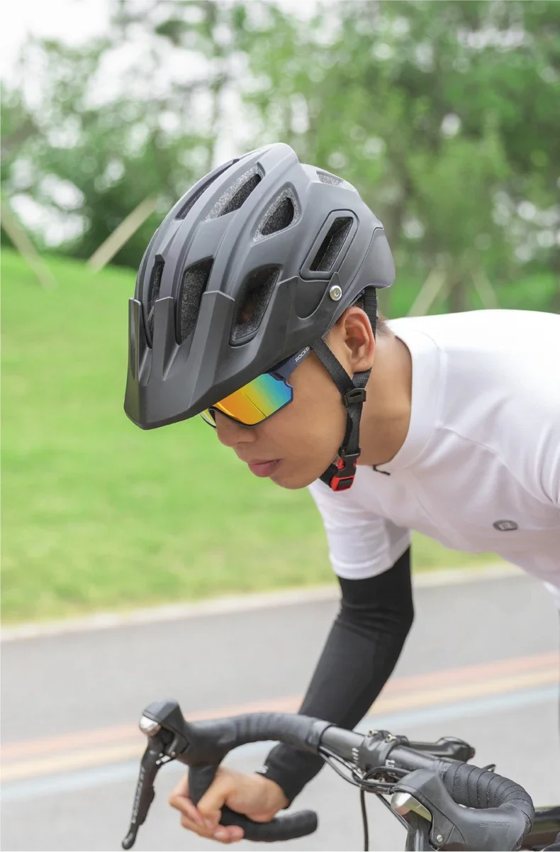 dettaglio delle lenti degli occhiali da ciclismo