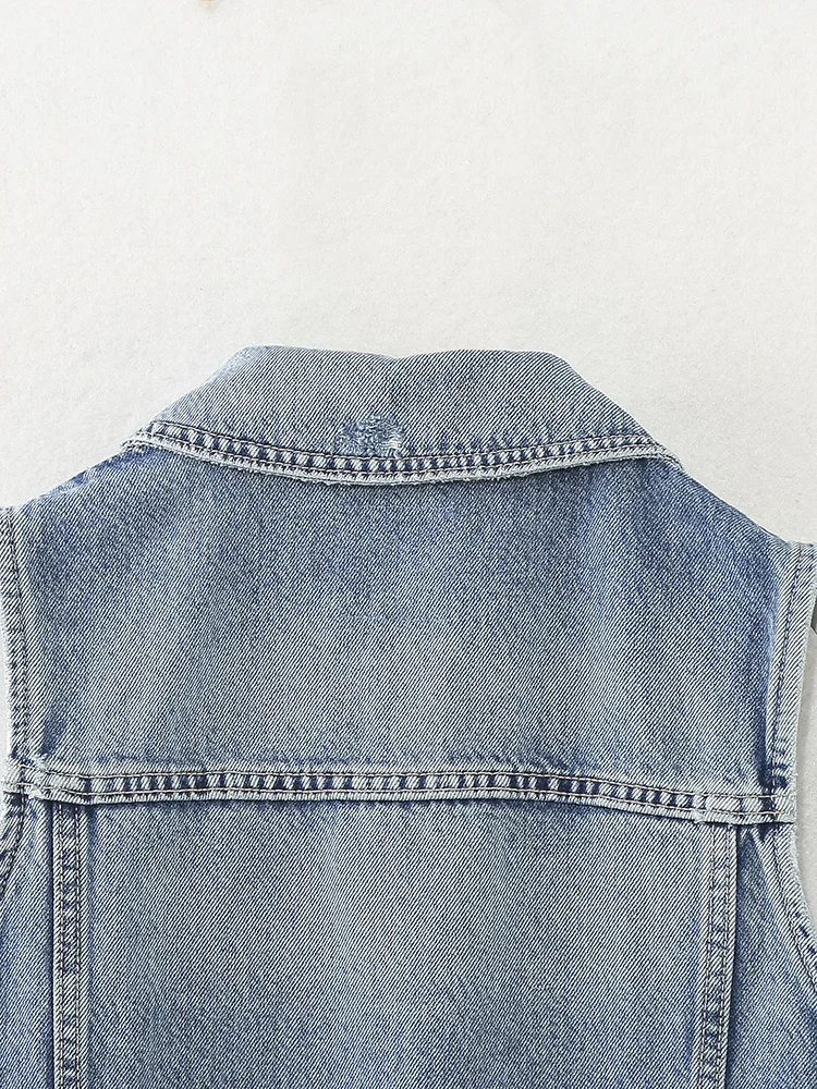 Рисунок 5 - Женский джинсовый комбинезон с карманами