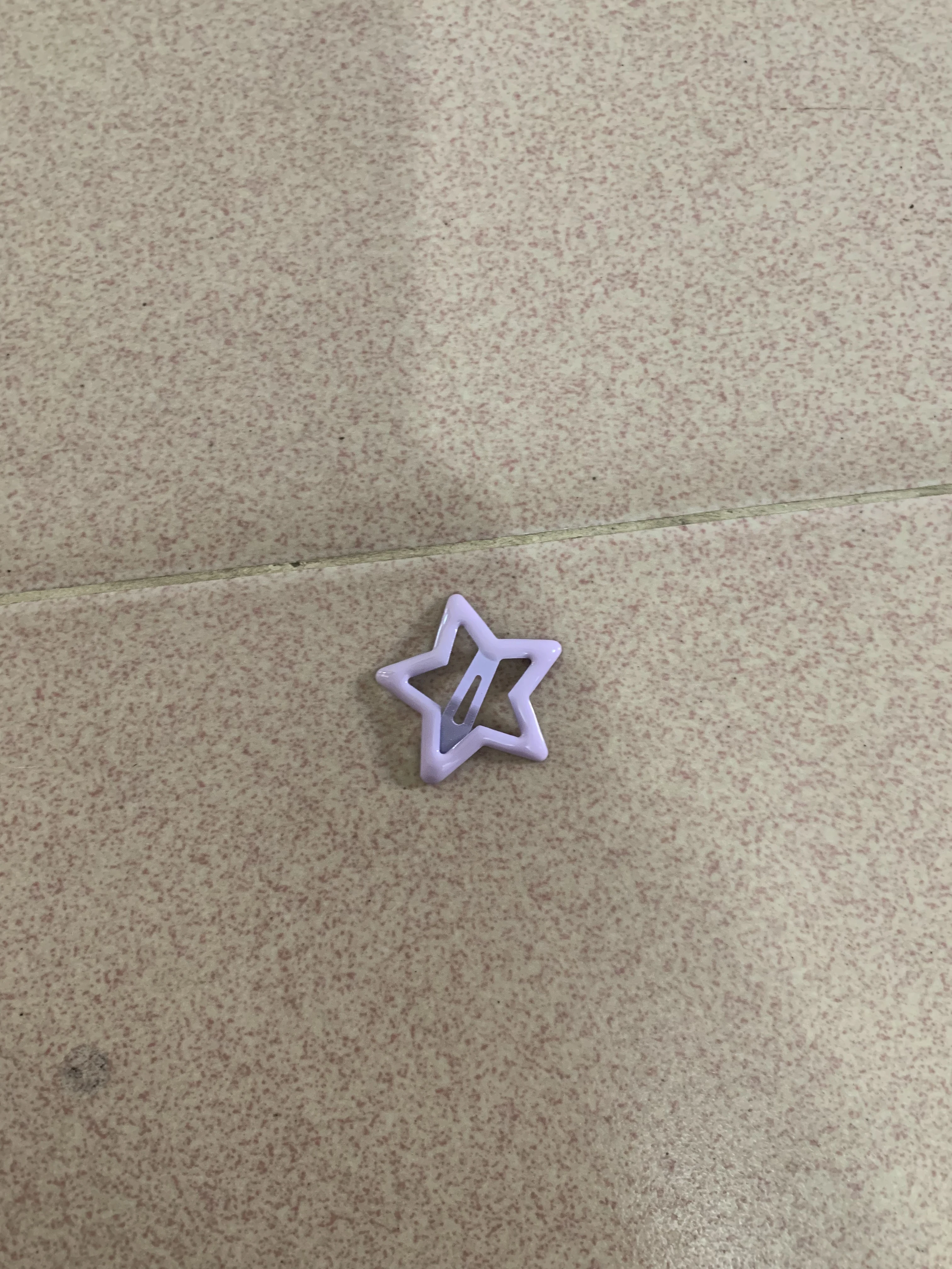 Simple and clear hair clips for children