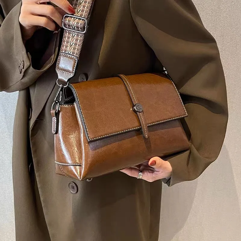 Vintage Box Messenger Bag Rivet Metal Buckle Luxury Brand Design Metal Style Personalized Simple Fashion Women's Shoulder Bag