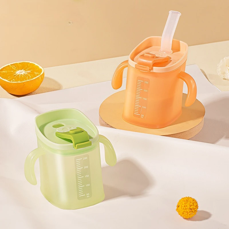 어린이들이 빨대컵을 사용하는 법을 배우는 6개월 용 물병, 덕빌컵, 250ml 경..