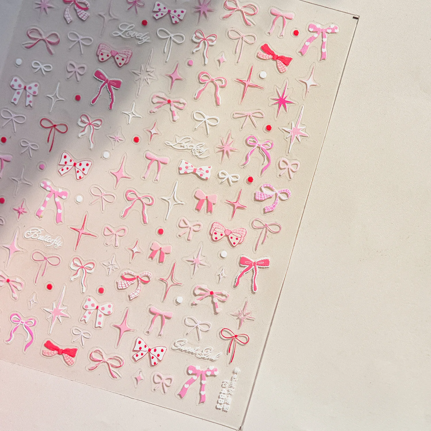 Glänzende rote Schleife Fliege Seidenband Schmetterling 5D Nail Art Aufkleber Perle Strasssteine selbstklebende Dekoration Maniküre Aufkleber – Detail 8