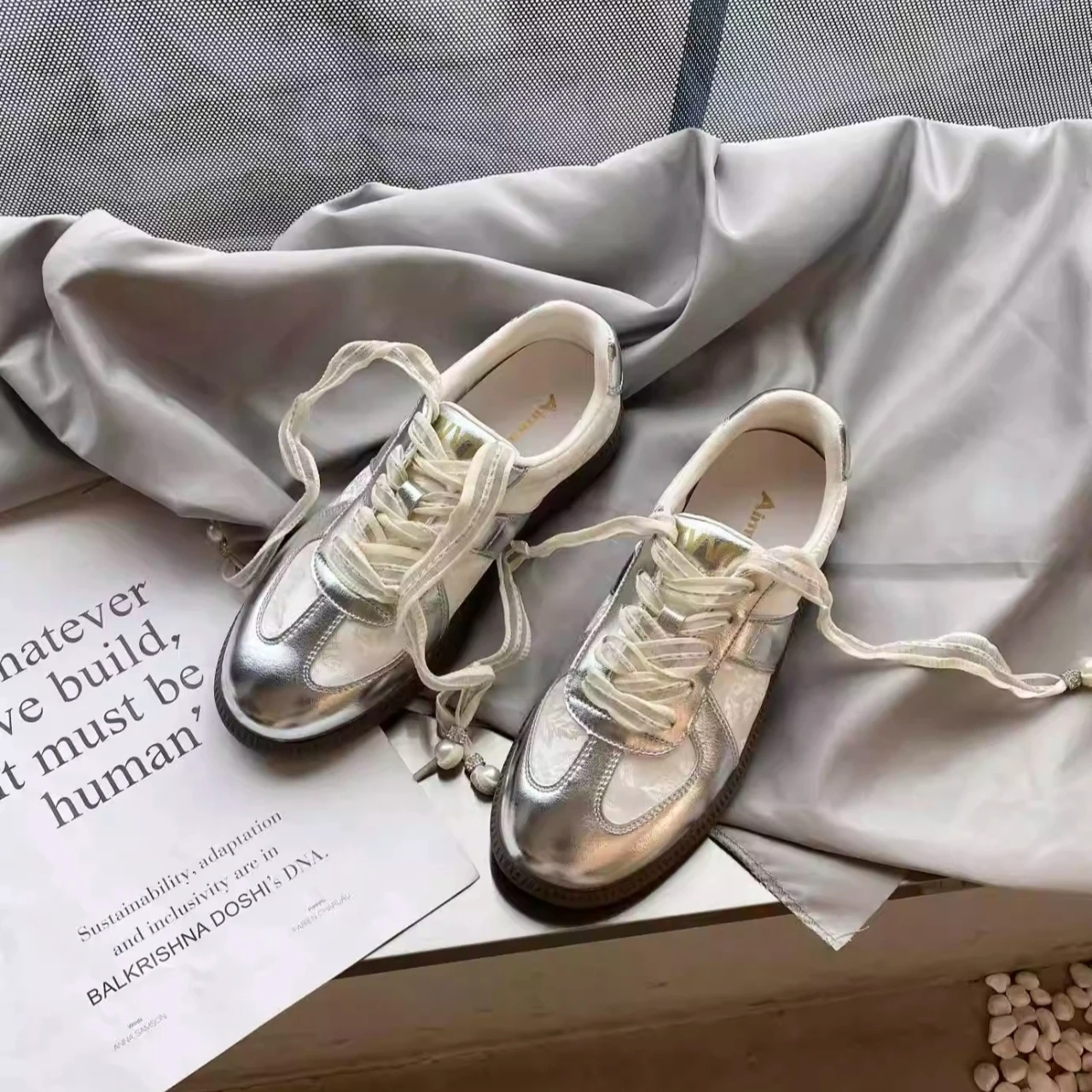 أحذية مشي رياضية على الطراز الصيني للسيدات لعام 20...