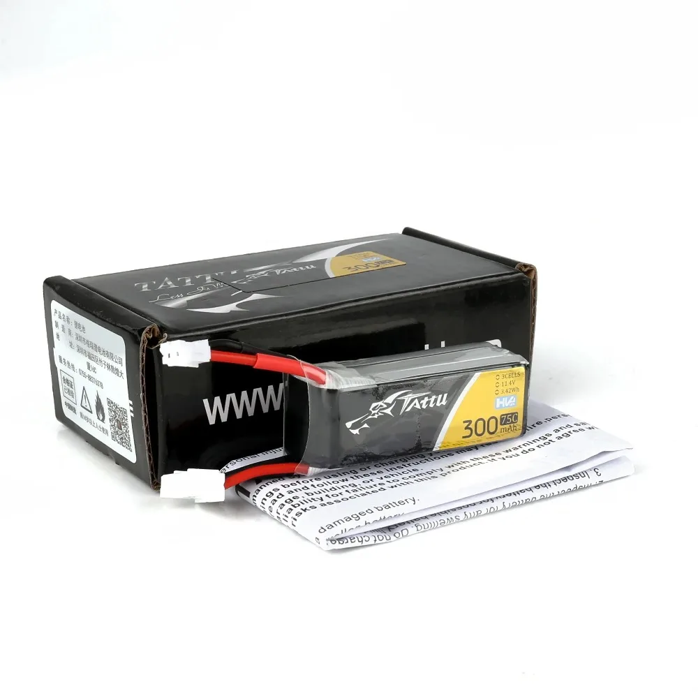 Batterie LiPo Tattu 300mAh 3S posée à côté d'un drone FPV RC avec connecteur PH2.0