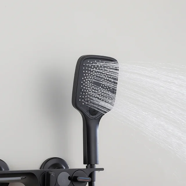 ก๊อกน้ําอ่างอาบน้ําติดผนังสีดําสองฟังก์ชั่นชั้นวางขนาดใหญ่ยาวแสดงอุณหภูมิการไหลของน้ําสร้างไฟฟ้า 5