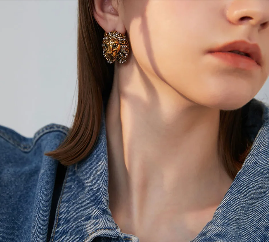 2023 new 925 silver needle vintage metal pearl alloy lion head simple Earrings for women Fashion Jewelry