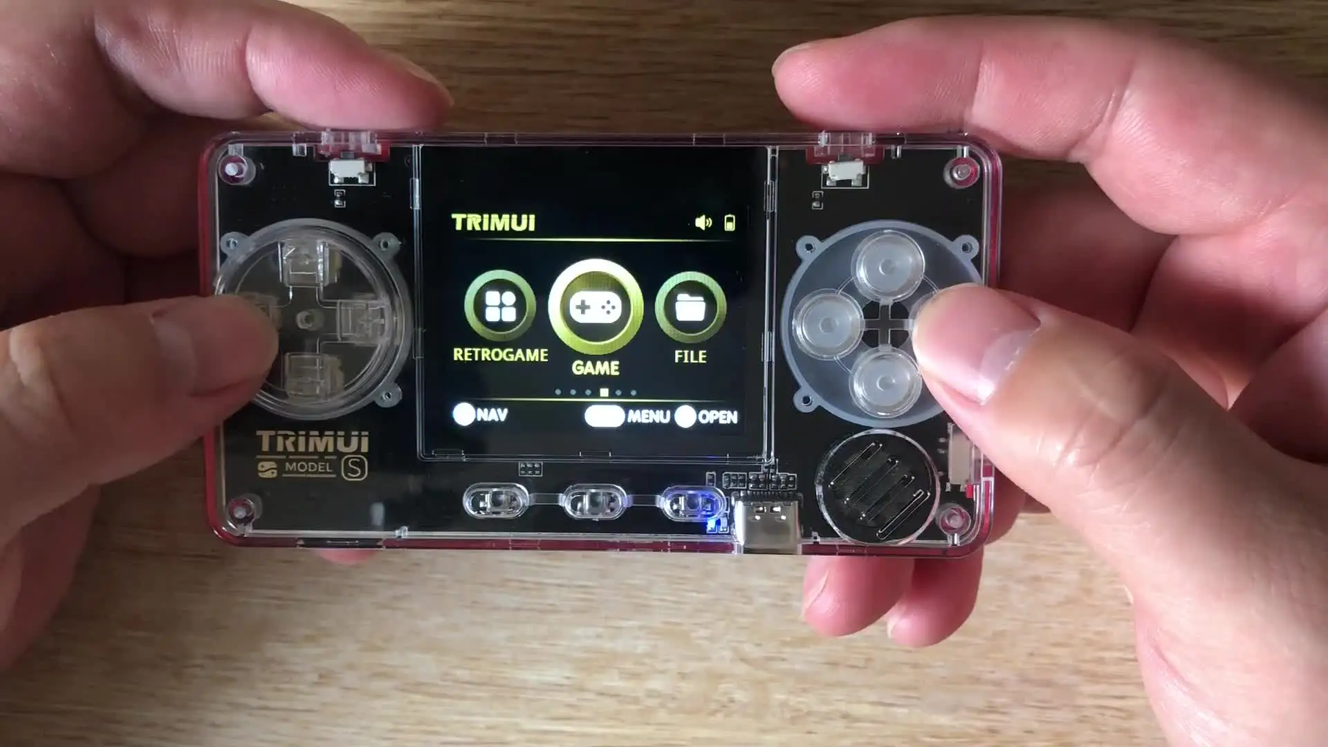 trimUI model s ブラック レビュー】至高の超小型＆薄型ゲーム機！『TRIMUI MODEL S