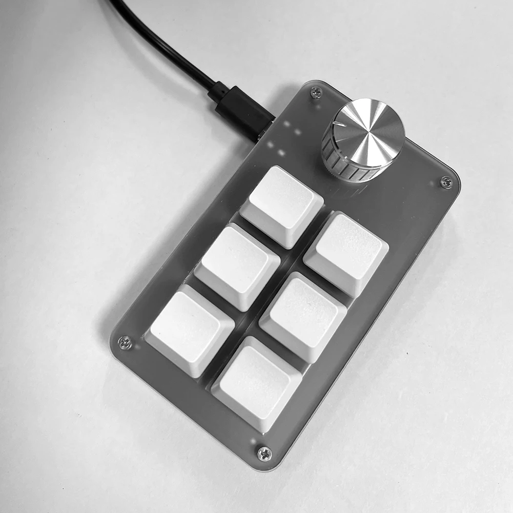 Enhanced Customizable Gaming Keyboard Keypad with Programmable Macro Keys and Hotswap Functionality
