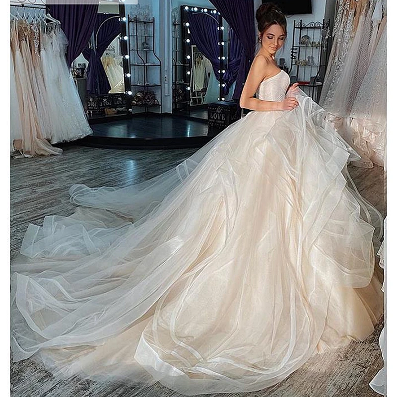 

Ivory And Beige Organza Puffy Ball Gown Wedding Dress 2022 Strapless Sweetheart Court Train Long Bridal Gowns pleats Ruched