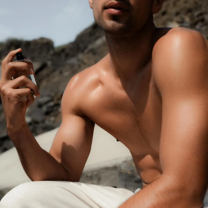 Salt & Stone Saffron Cedar Body Mist Fragrance Spray For Body Hair_voghion.com