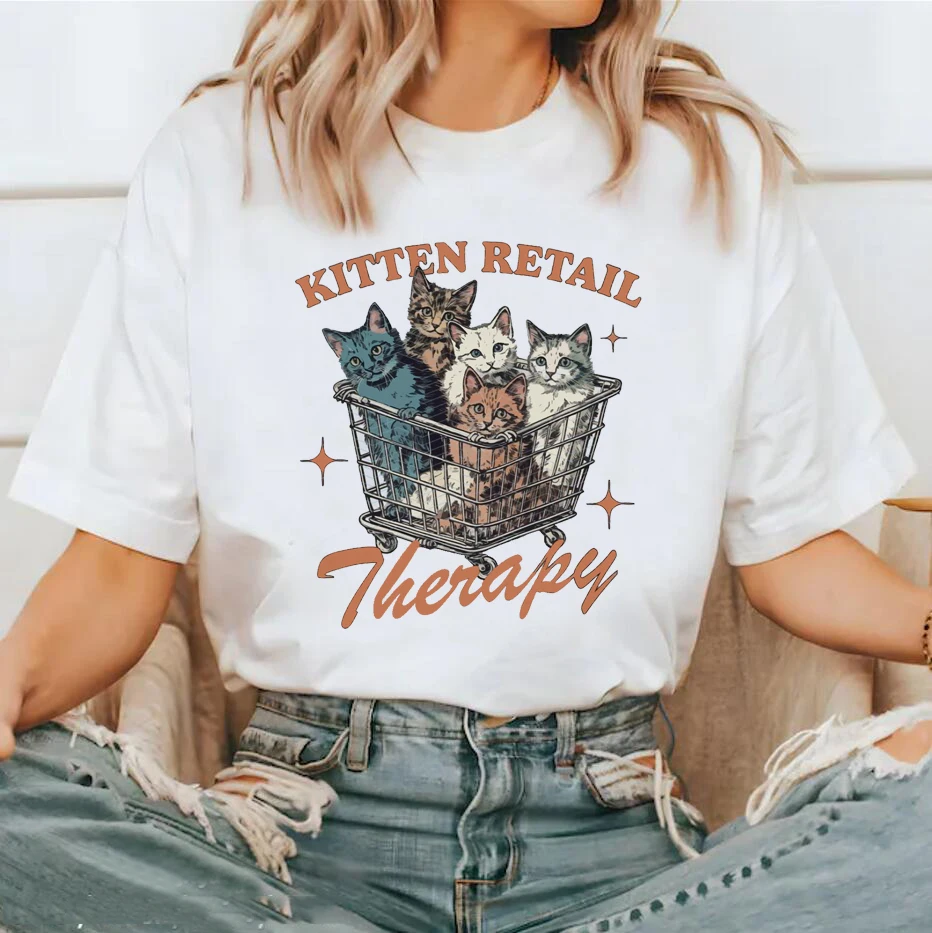 Kitten Retail Therapy, Cute Trendy Vintage Estetica Png Clipart Design Perfetto Per T-Shirt, Tote Bag, Tazze Ecc. -Commerciale U