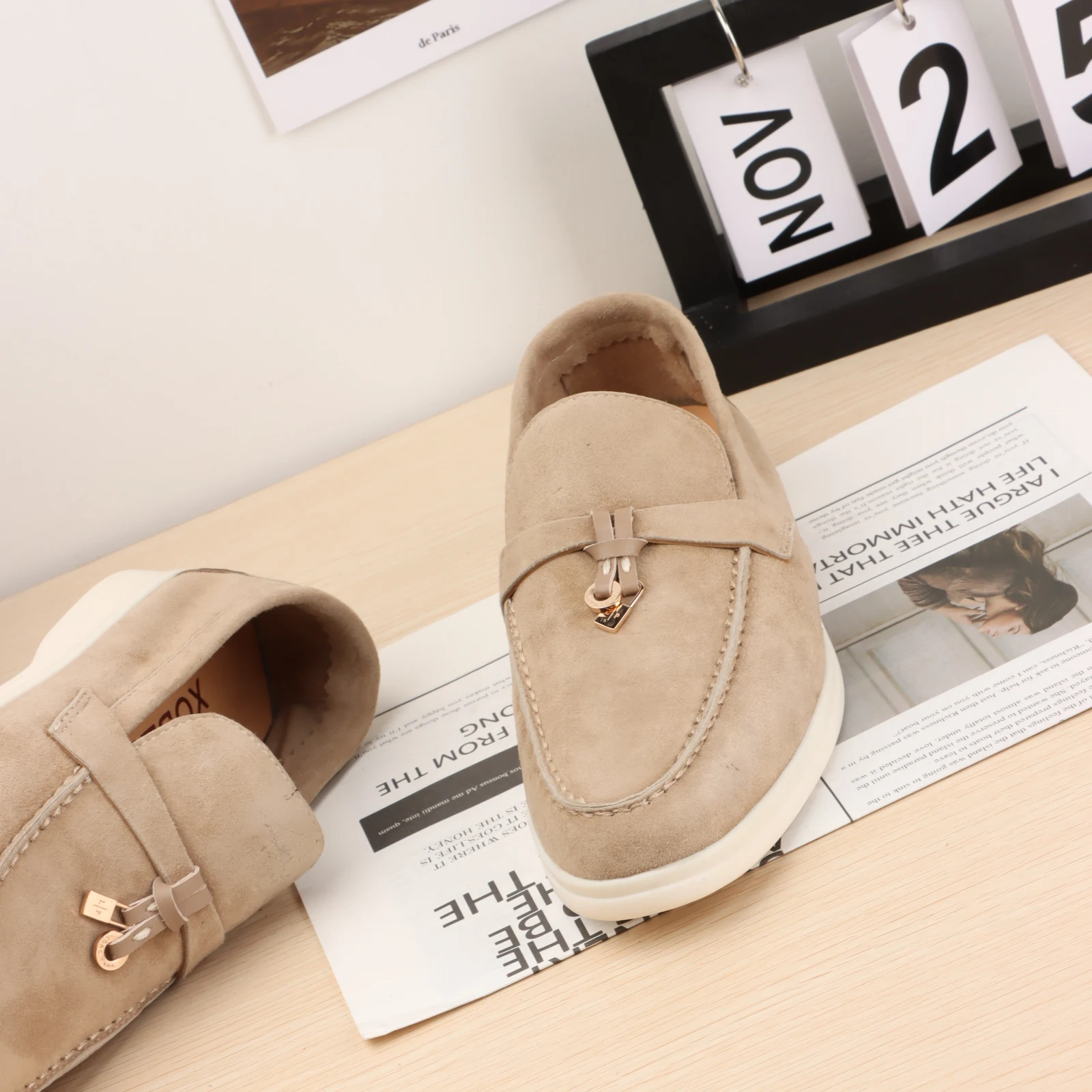 Italian luxury brand metal buckle women's loafers Casual shoes Flat shoes 2024 new casual comfortable leather men's sneakers