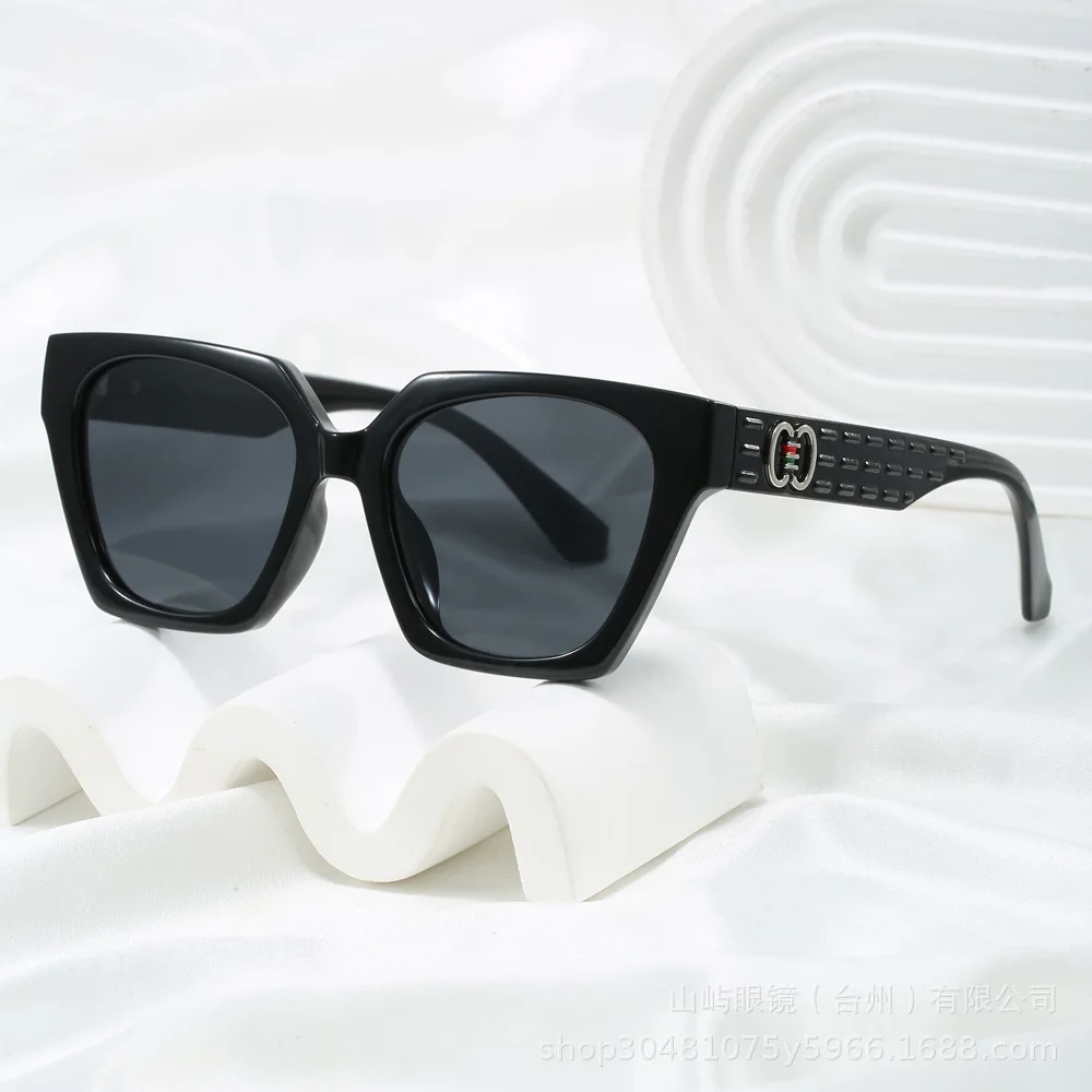 2025�� ���ο� �簢 ���� ����ũ�� ���۶� ������ ���̿��� UV ��ȣ �мųʺ��� ��Ʈ��Ʈ ��Ÿ�� ������ �̻���