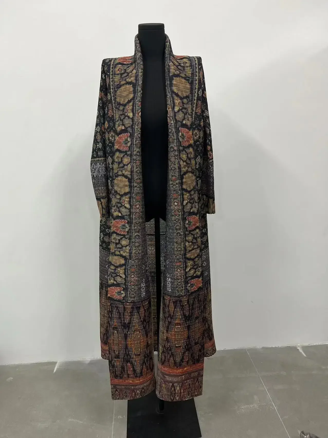 Miyake Pleated Print Foldable Collar Long Sleeved Trench Coat for Women 2024 New Winter Original Designer Fashion Cardigan Dress 2
