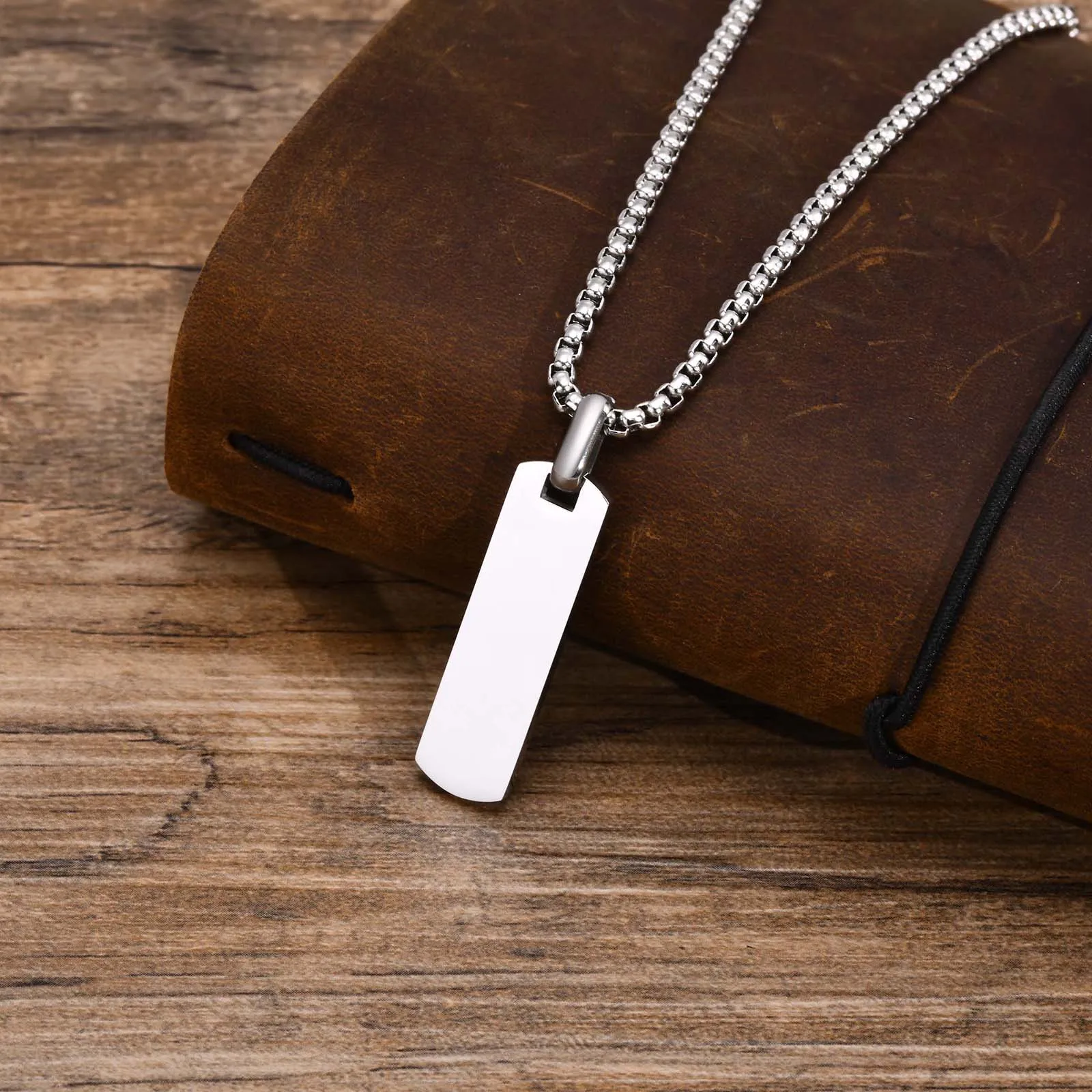 Kostenlose benutzer definierte personal isierte Bar Halsketten für Männer Jungen, wasserdichte Edelstahl vertikale geometrische Anhänger mit Box-Kette – Detail 6