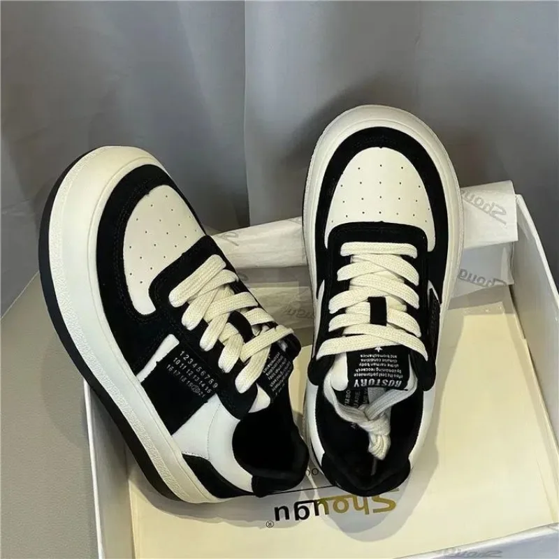 

2024 New Urban Sneakers Woman Black Running Tennis Board Shoe Hong Kong Style Niche Thick Soled Small White Shoe Big Toe Loafers