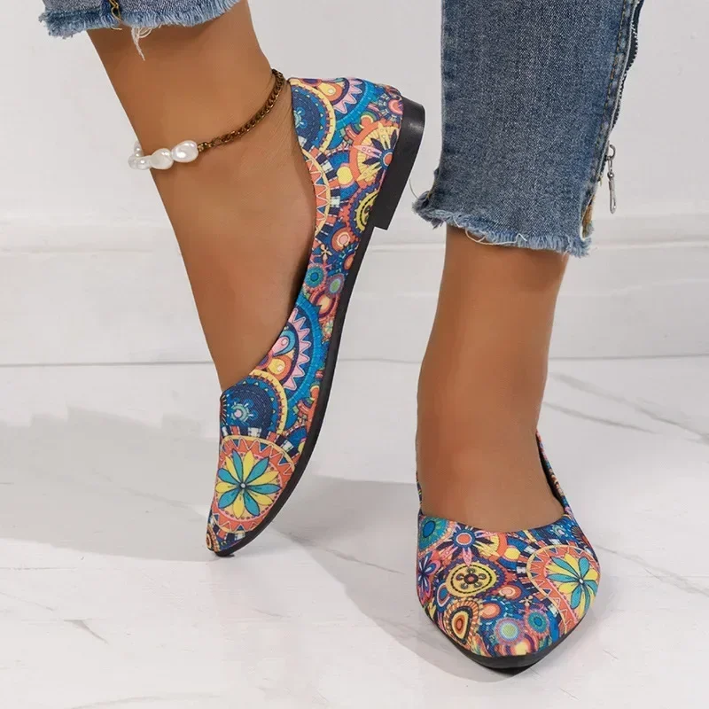Women Flat embroidered Outdoor Fashion Doodle Comfortable Pointed Toe Flat Non Slip Breathable Casual Loafers Zapatos Mujer
