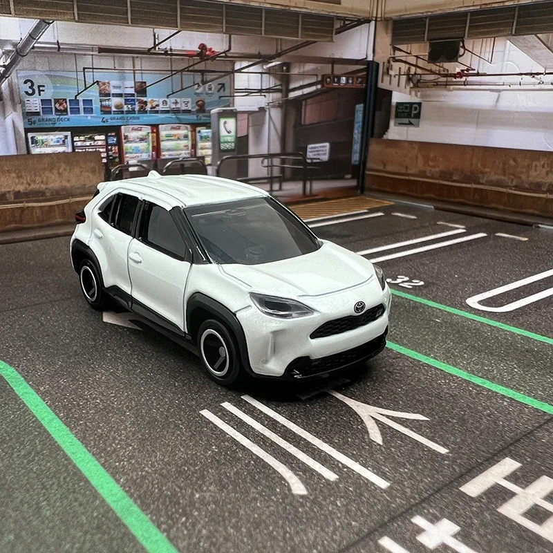 

Модель автомобиля Takara TOMY TOYOTA YARIS CROSS GR SPORT Prius, литый под давлением, модель мини-автомобиля, подарок для детей