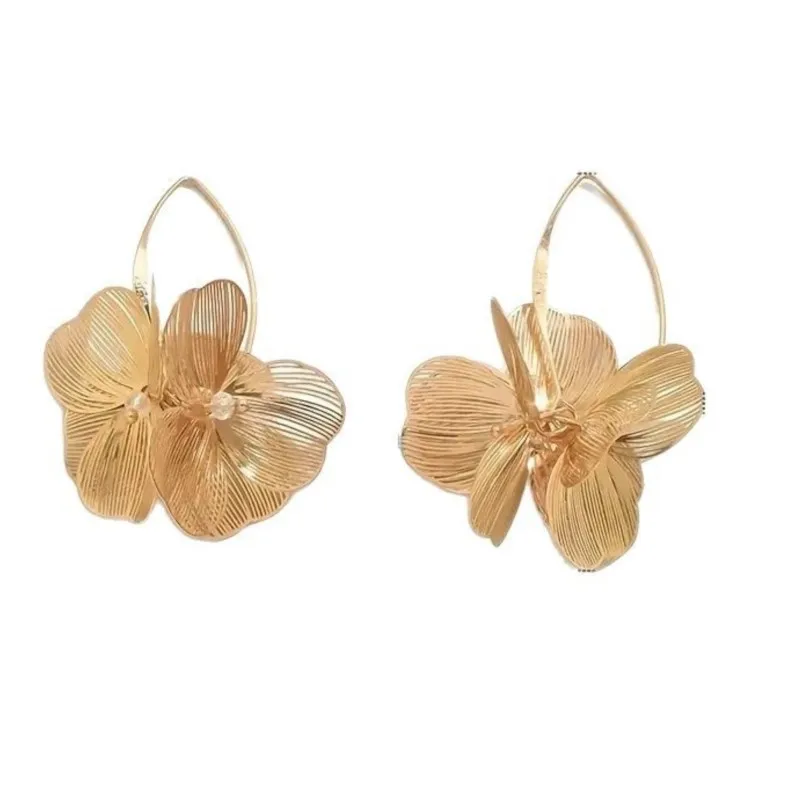 Elegant Golden-Tone Floral Dangle Earrings for Women Chic Long Hollow Design Earrings Party Jewelry Accessories