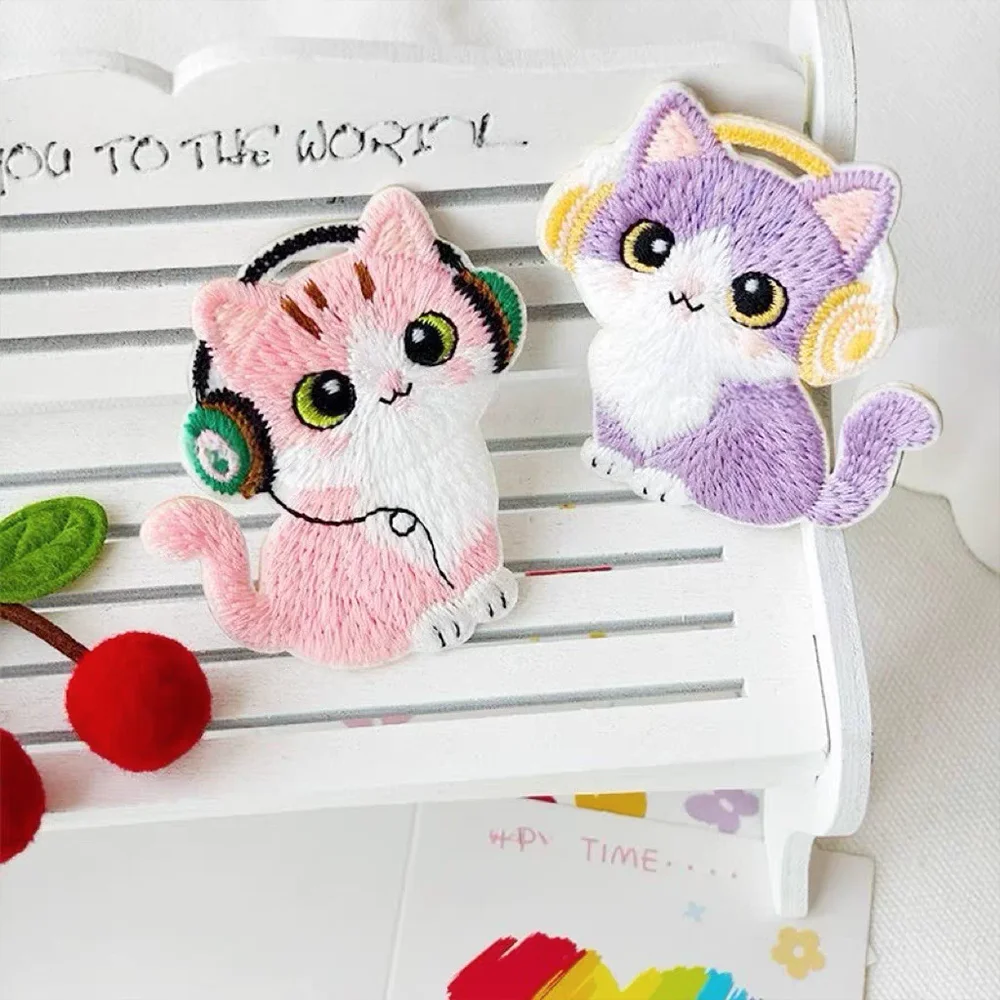 귀여운 헤드폰을 쓴 고양이 자수 패치 장식 어린이 의류 부착 휴대폰 케이스 DIY 문구류