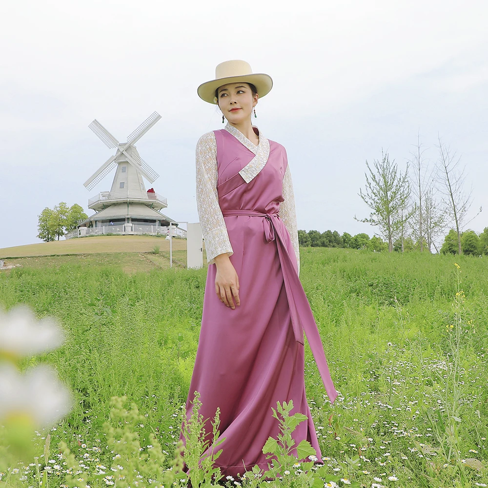 Red Retro Tibetan Clothing for Women in Lhasa Spring and Autumn Tibet Bola Robe for Lady Cotton Linen Long Sleeves Bora Gown