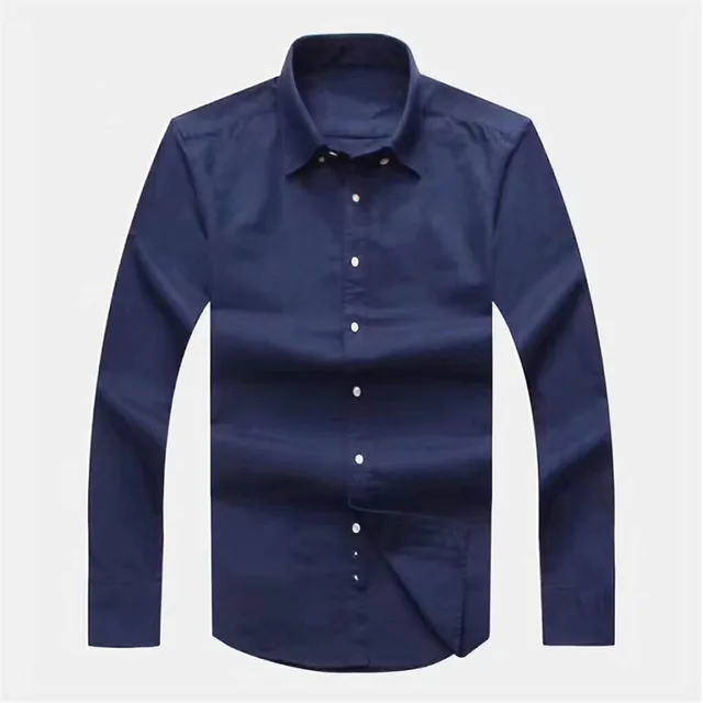 Chemise à poignets mousquetaires#, manches longues. Boutons de
