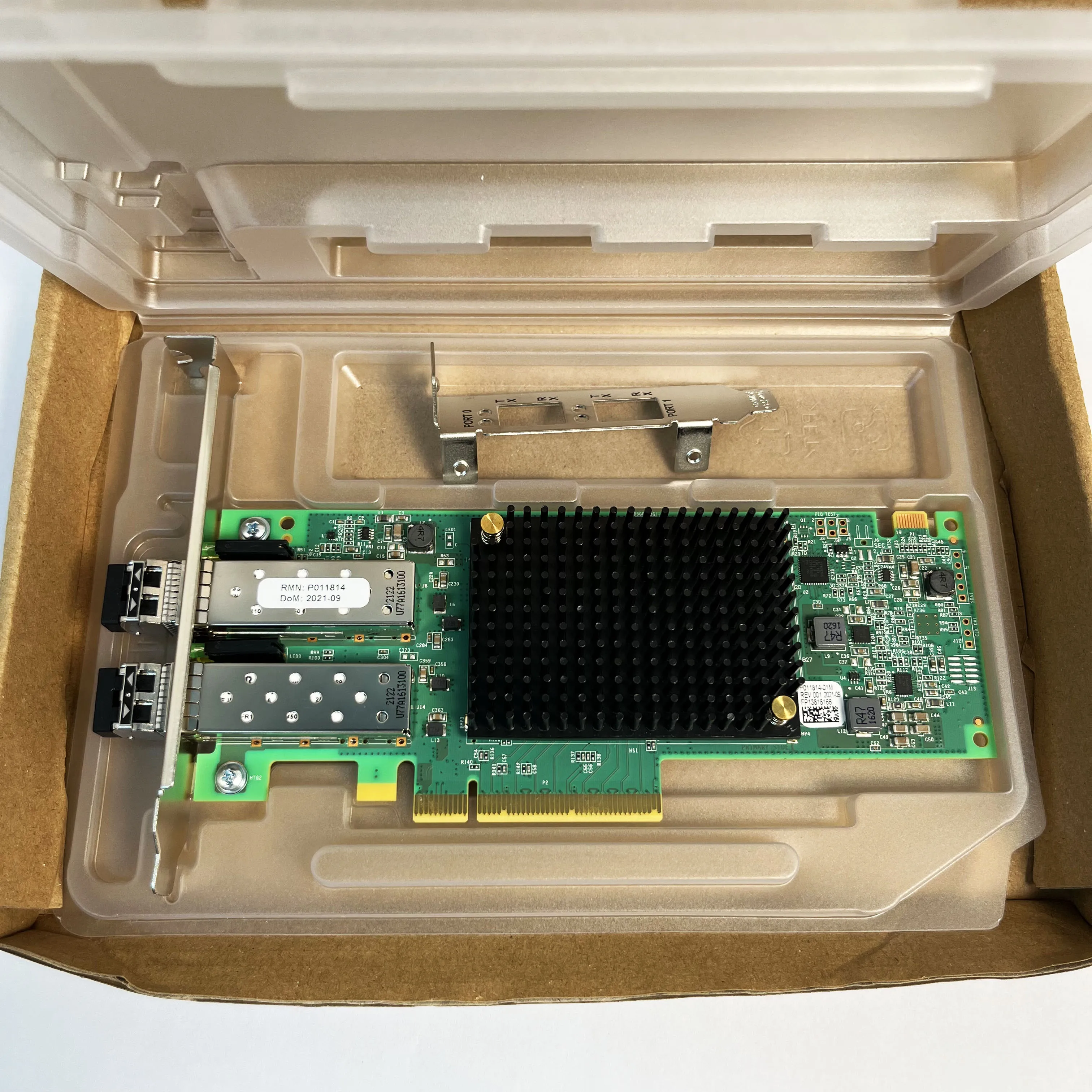 

LPE35002 DELL/EMULEX 32 ГБ, 2 порта 32GFC SW, оптическое волокно, блестящие обе скобы, бесплатная доставка