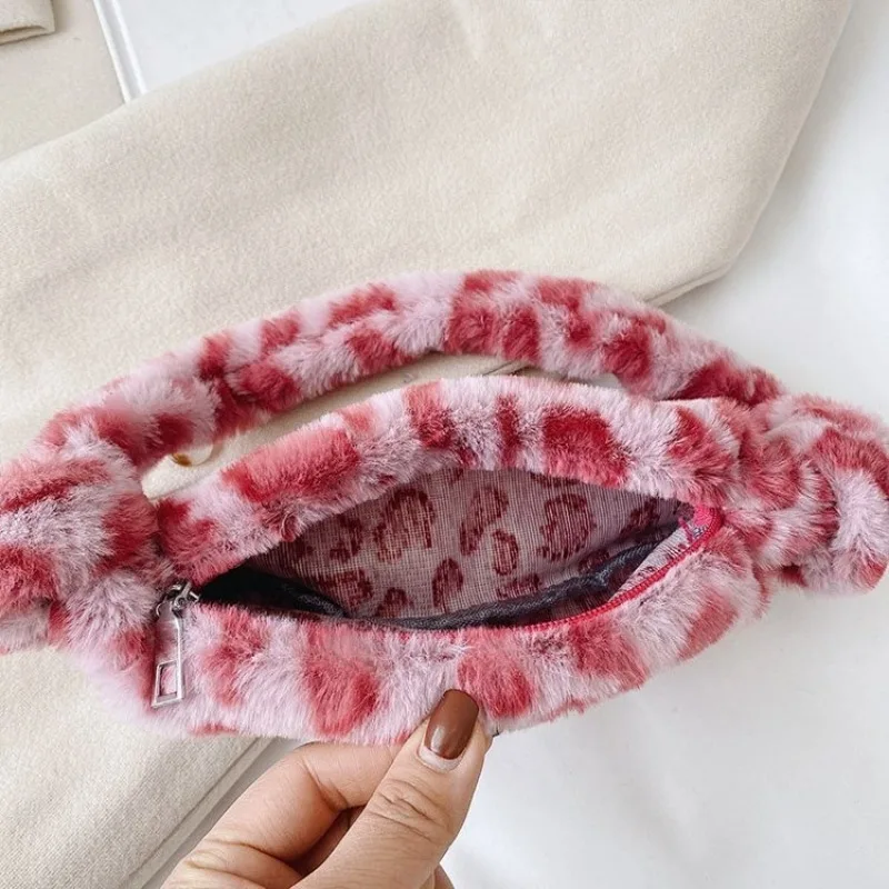 Рисунок 4 - Женская плюшевая маленькая квадратная