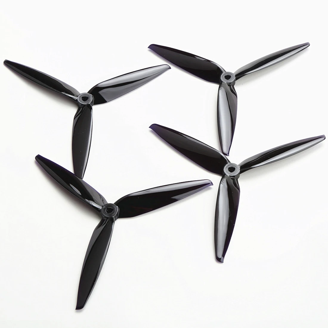 Gros plan sur une hélice 7040 pour drone FPV Micro, surface lisse et équilibrée pour des performances optimales.