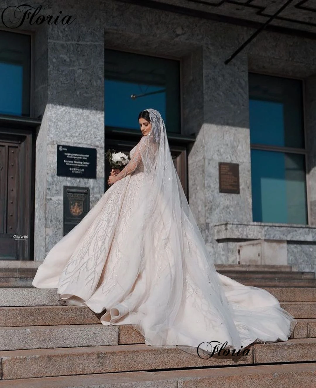 Middle East Shiny Wedding Dresses A-Line Dubai Glitter Long Sleeves Wedding Gowns Sweep Train Brides Dresses Robe De Mariée 4