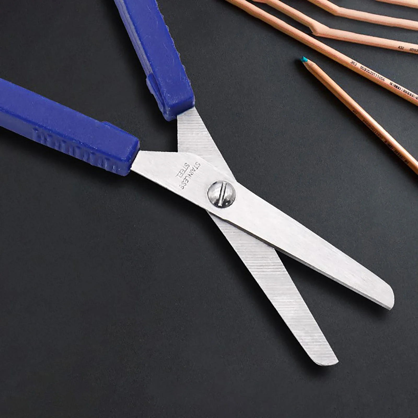 Stationery Scissors Soft Handle Scissors Portable Scissors Cutter 1pcs New Mini Stainless Steel Loop Scissors Adaptive Design Colorful Grip Scissor Diy Art Craft Cutting Tool Tijeras Circulares