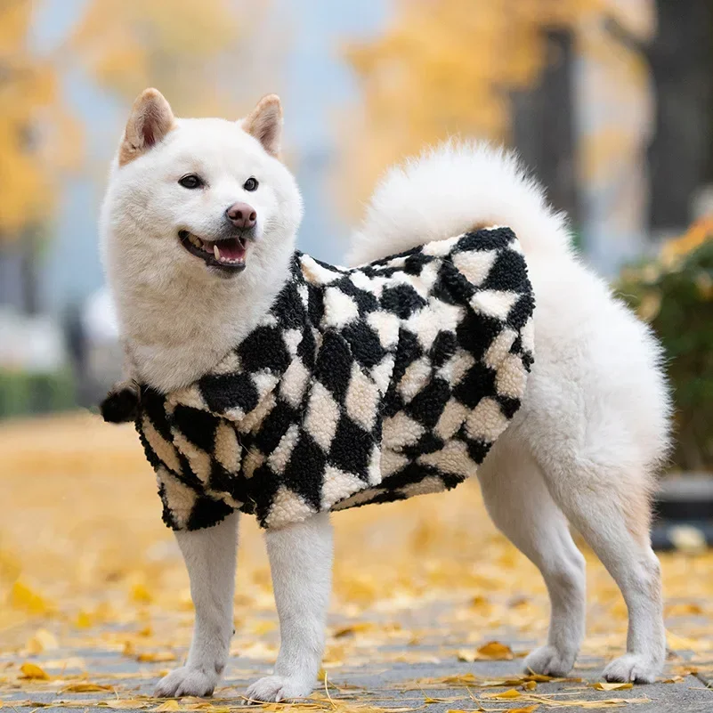 

Черно-белая шахматная одежда для домашних животных хлопковая одежда для собак утепленная толстовка корги Сиба-ину защита шеи