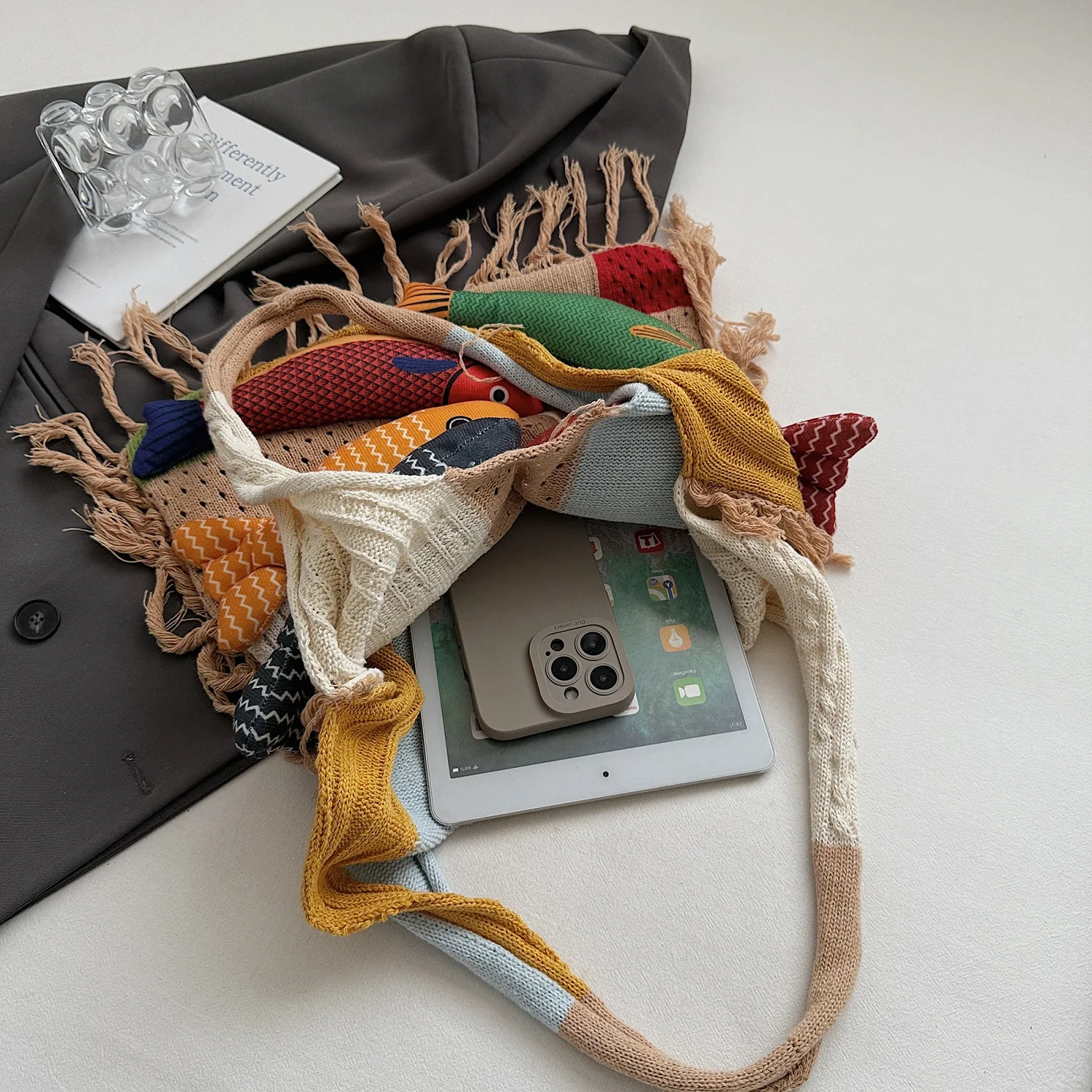 Cute Little Fish Relaxed Knitted Bag 2025 Summer New Commuter Versatile Shoulder Bag Contrasting Cut Out Tote Bag