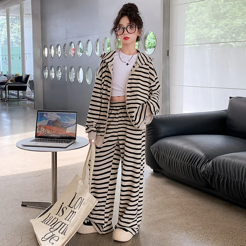 

2023 Autumn New Kids Clothing Baby Girl 2 Pieces Sets Coat Pants Hooded Zipper Striped Casual Sports Wide Leg Loose Solid Color