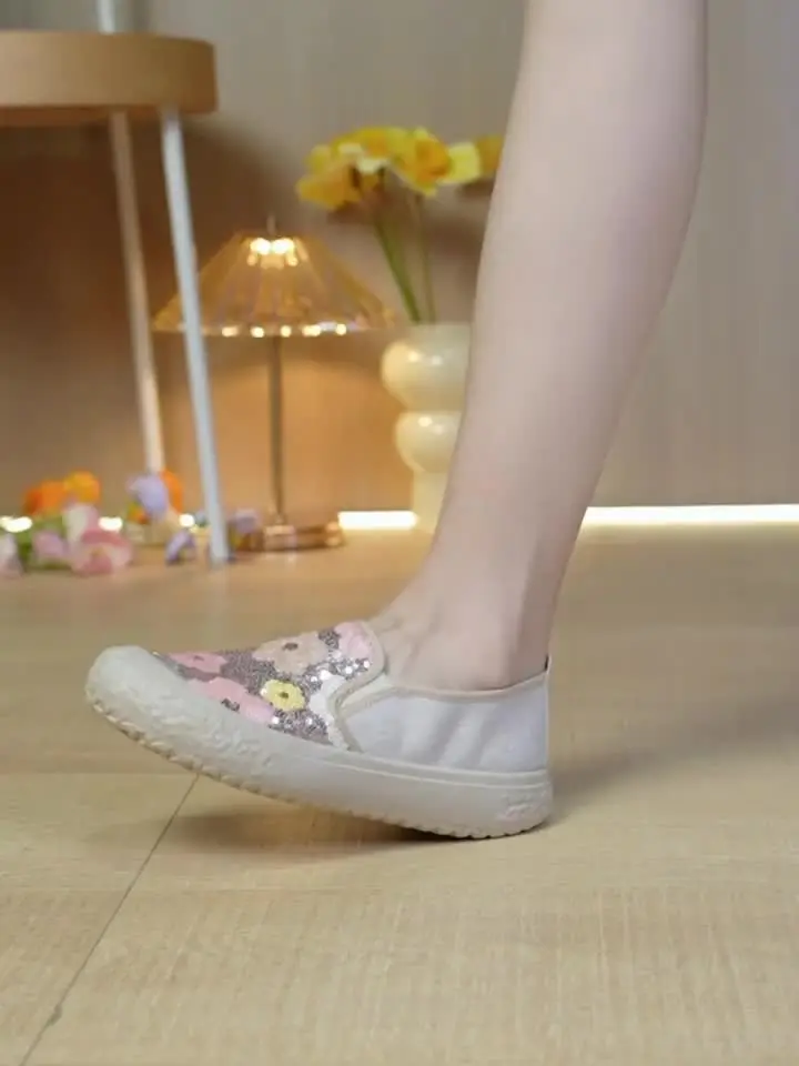 Блестящая женская обувь с цветочным рисунком