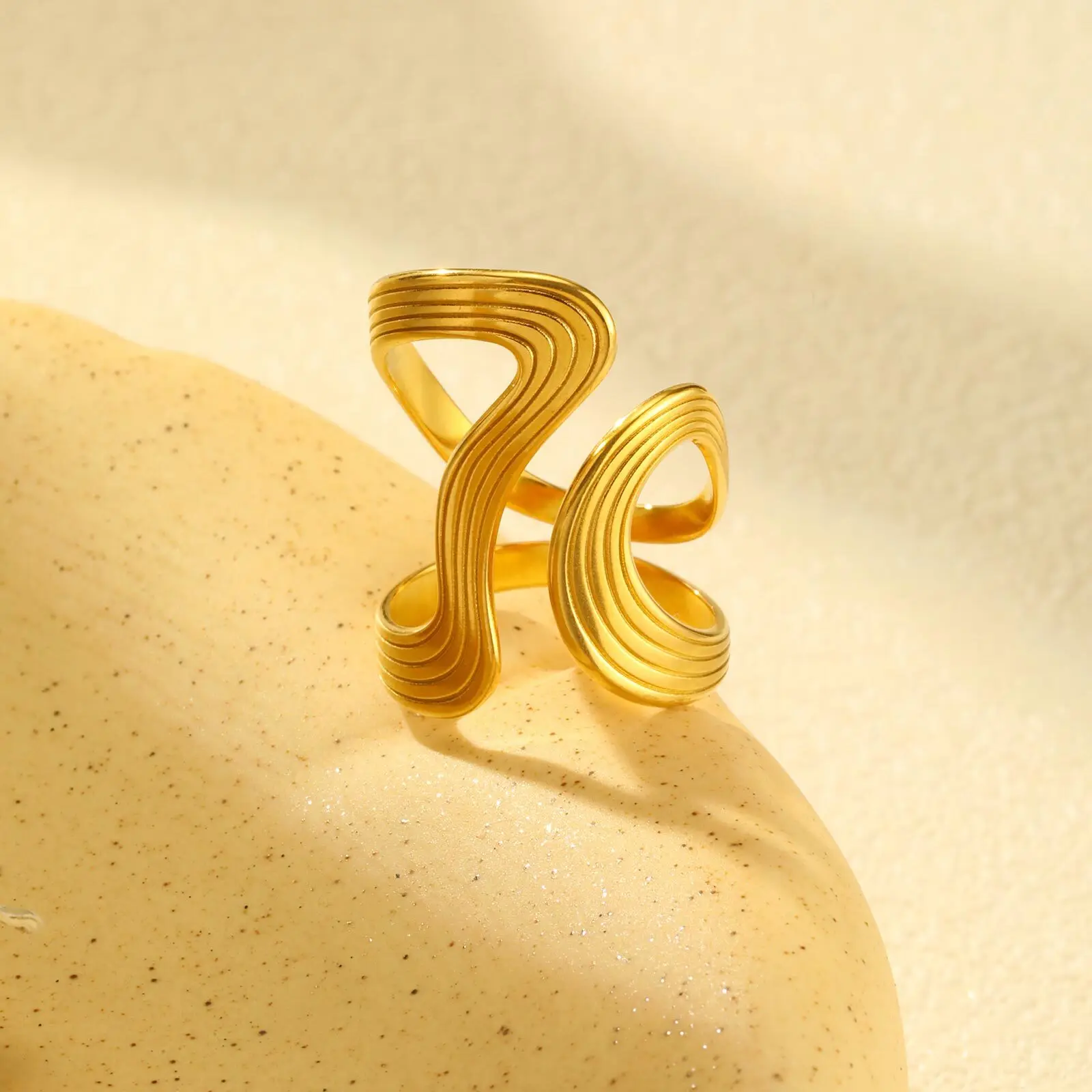 Anello con nodo d'amore per donna, anello impilabile delicato placcato oro in acciaio inossidabile, piccoli gioielli con nodo - immagine 5