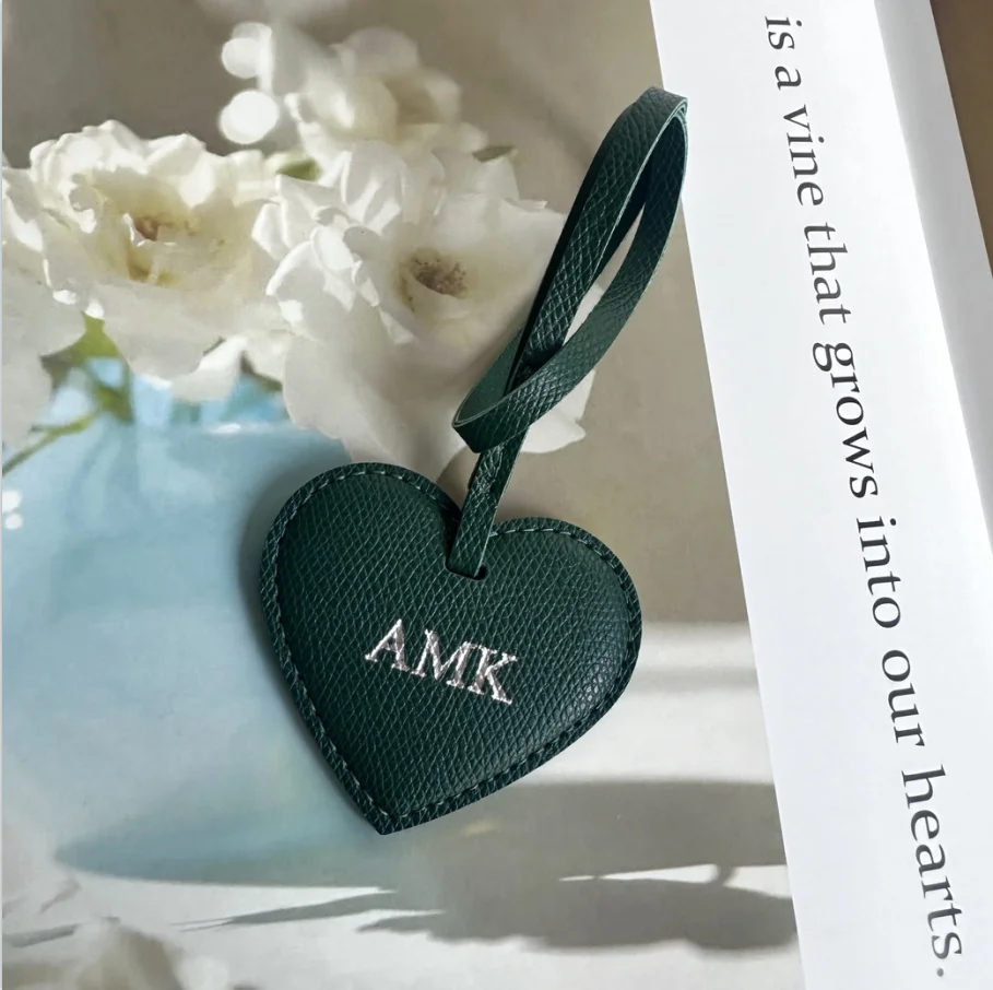 Free Initials Personalized Women PU Leather Peach Bag Pendant High Level Keychain Charm Black to School Gift Backbag Decoration