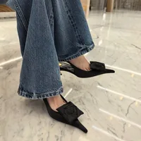 Sandales à bout pointu pour femme, nouvelle collection printemps-été 2026, en satin polyvalent, style Baotou rose, à talon confortable et décolleté. 2