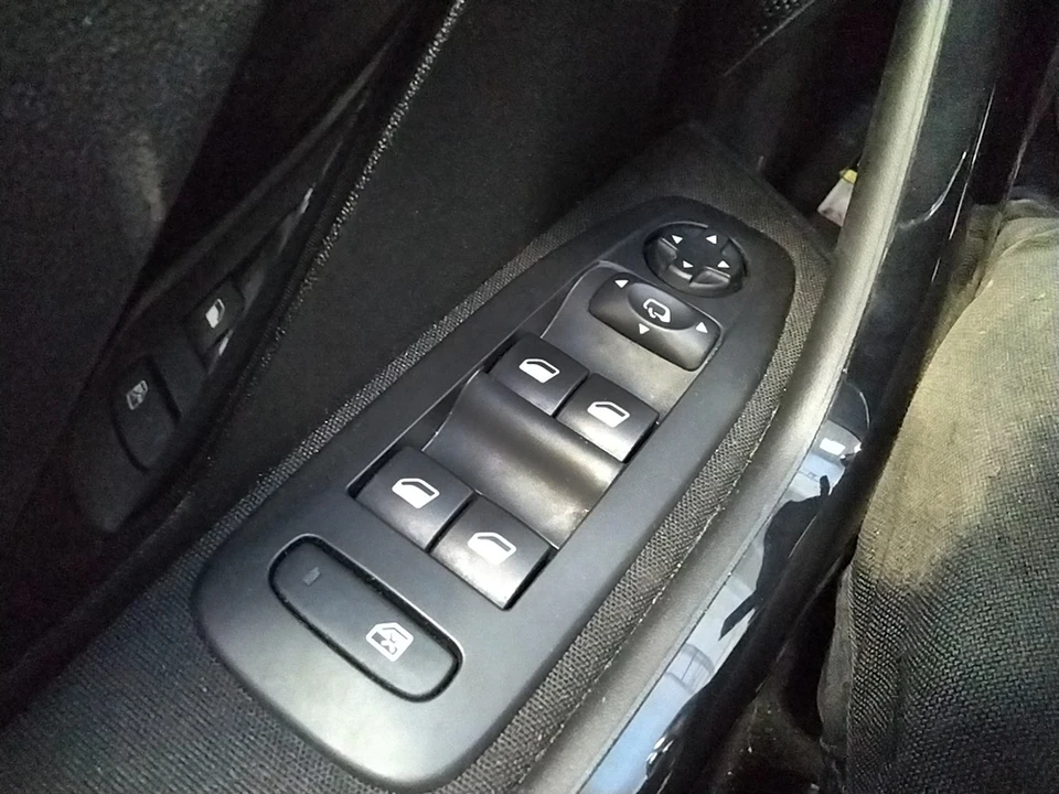 Interrupteur de vitre électrique 96751120ZD, adapté à la Peugeot 208 2008 3008 5008 2018