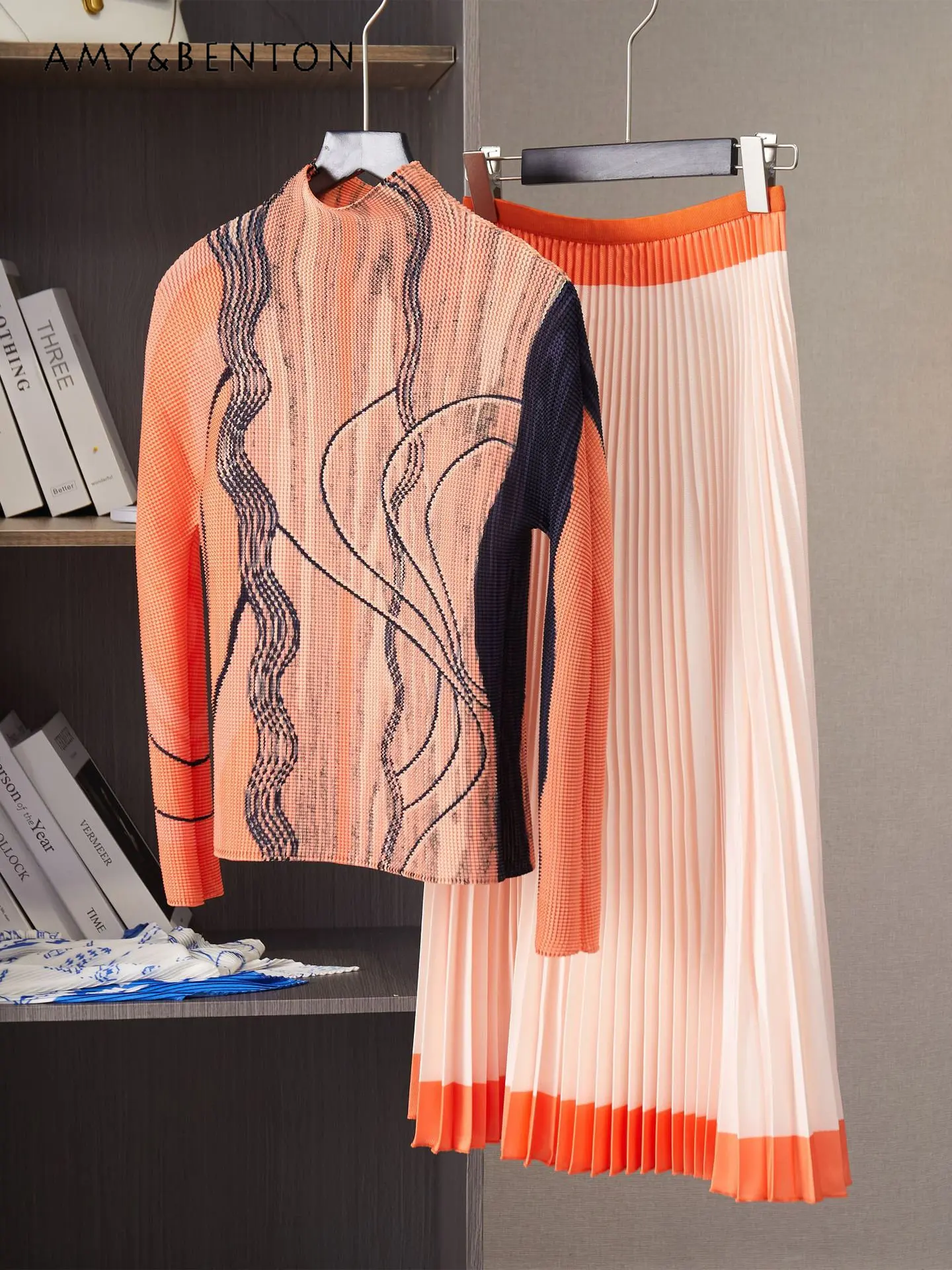 

European Station 2023 New Fashionable Stylish Outfits Printed Pleated Printed T-shirt Long Skirt Slimming Two-Piece Suit