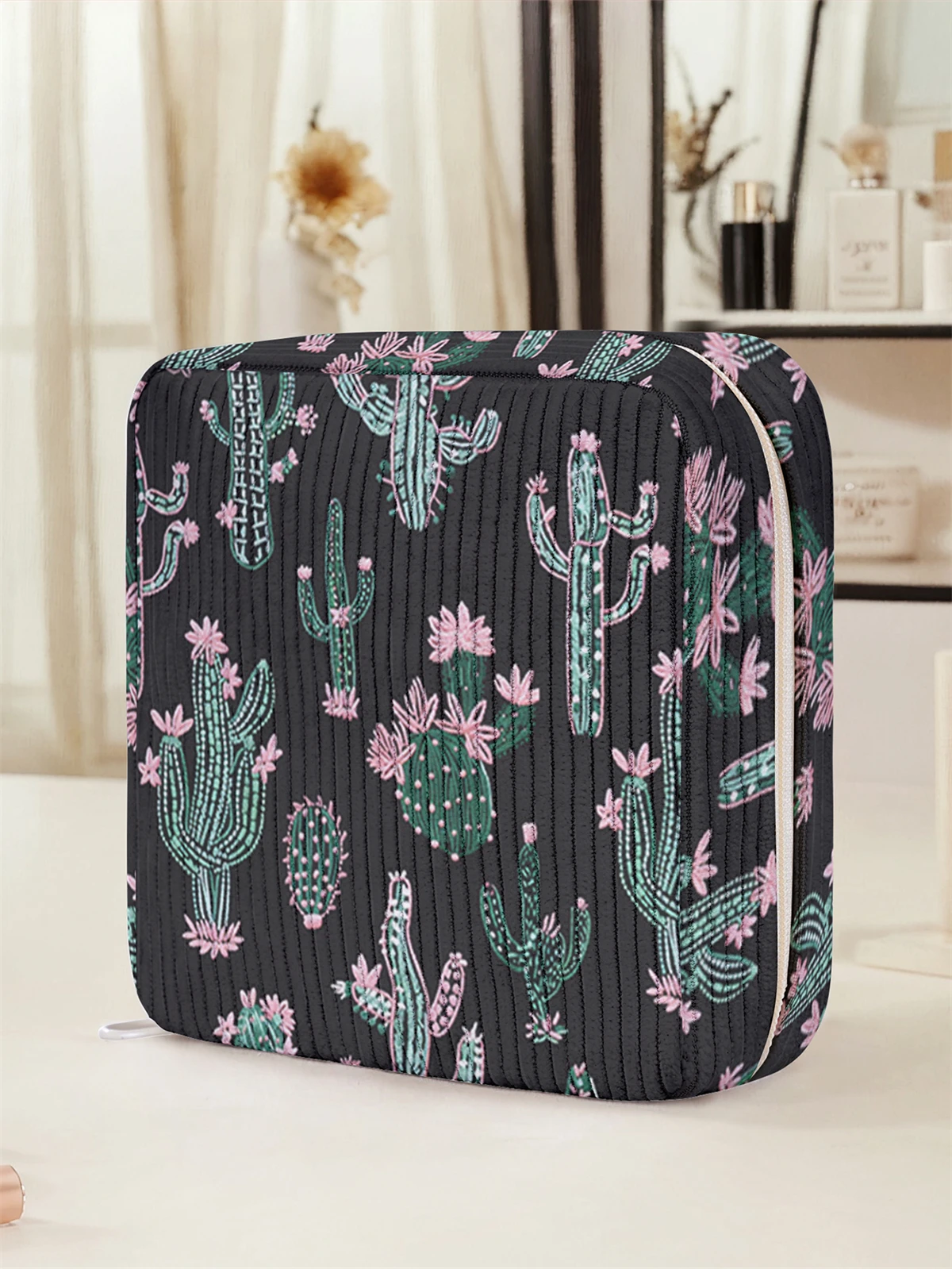 Cactus pattern printed sanitary napkin storage bag, women's lightweight tissue bag, sanitary tissue bag