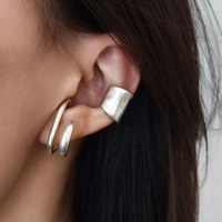 Boucles d'oreilles tendance rétro pour femme, sans perçage, en forme de C large, style manchette, cadeau pour fille, bijoux simples pour le quotidien 2