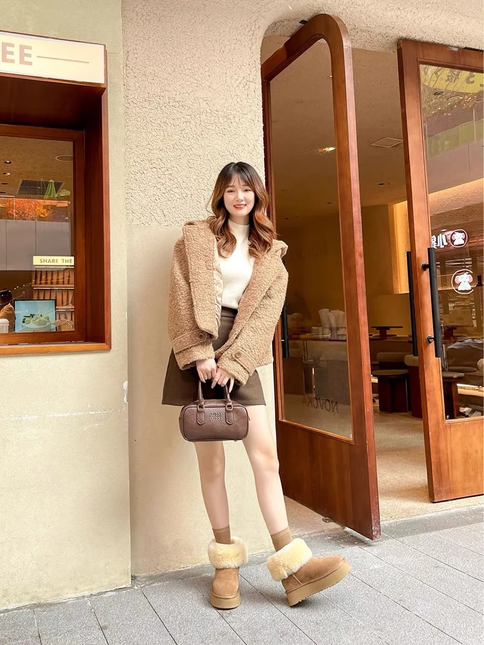 Tailor-made Suits for Women-Low-cut Leather and Sheepskin Winter Boots with Buckles and Fur