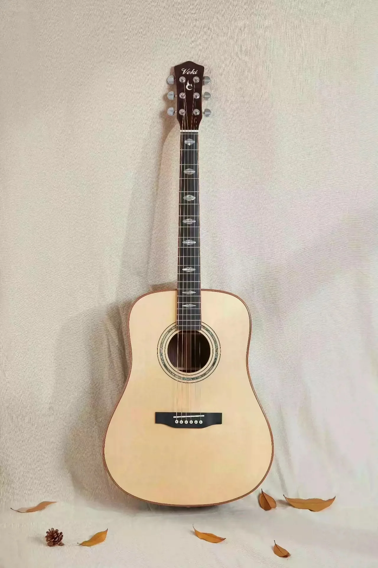 

VOKI Solid wood section folk acoustic guitar refers to low string pitch