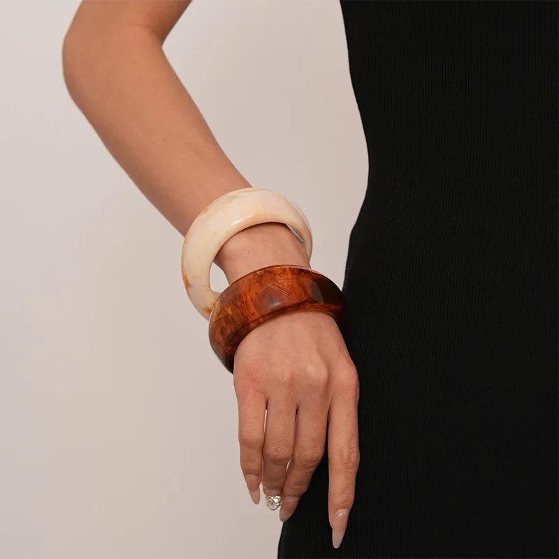 Beige Acrylic Resin Bangle Bracelet - Chunky Cream Geometric Round Bangle For Women, Trendy Statement Jewelry
